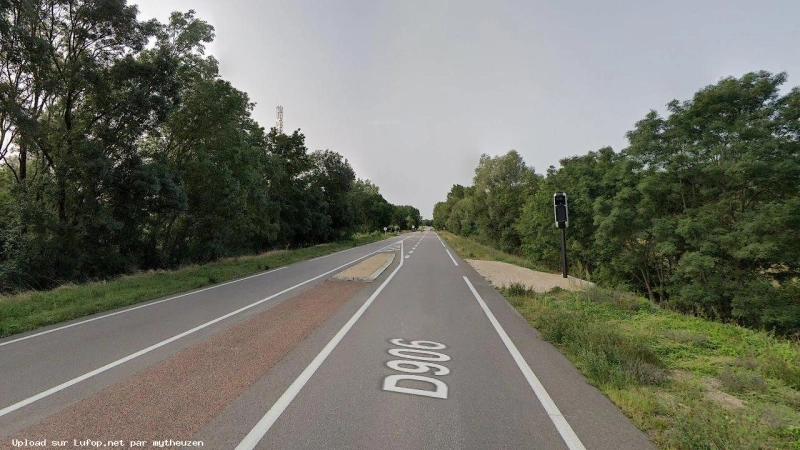 FRANCE photo du radar Saint-Cyr D906 71 - Saône-et-Loire FRANCE photo du radar Saint-Cyr D906 71 - Saône-et-Loire