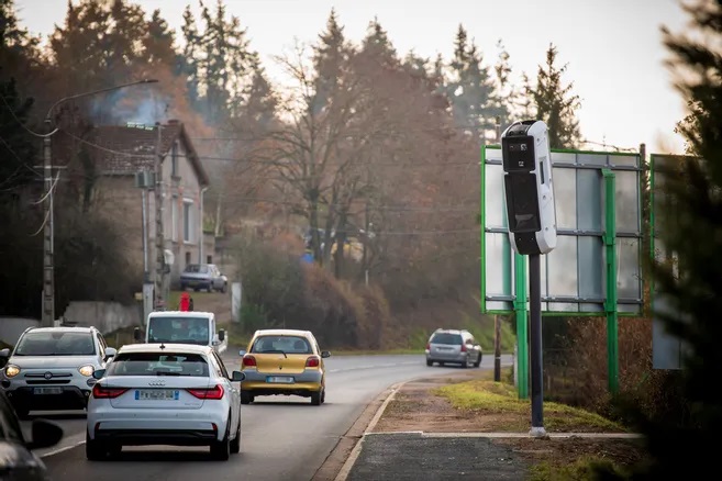 FRANCE photo du radar Montluçon D2371 03 - Allier