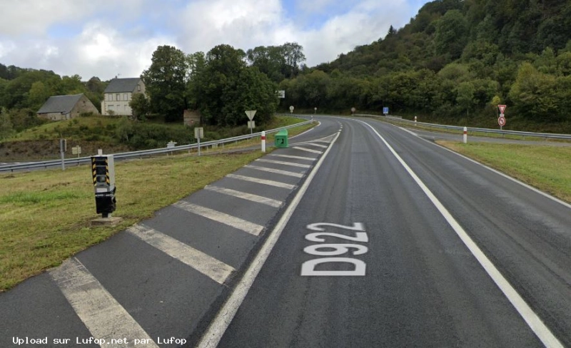 FRANCE photo du radar Saint-Sauves-d'Auvergne D922 63 - Puy-de-Dôme