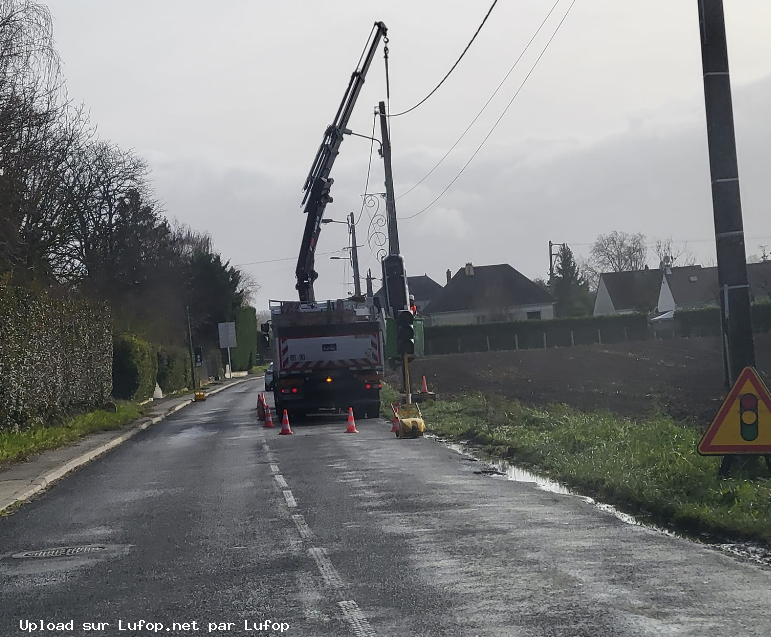 FRANCE photo du radar Hénonville Rue du Professeur René Dubos 60 - Oise